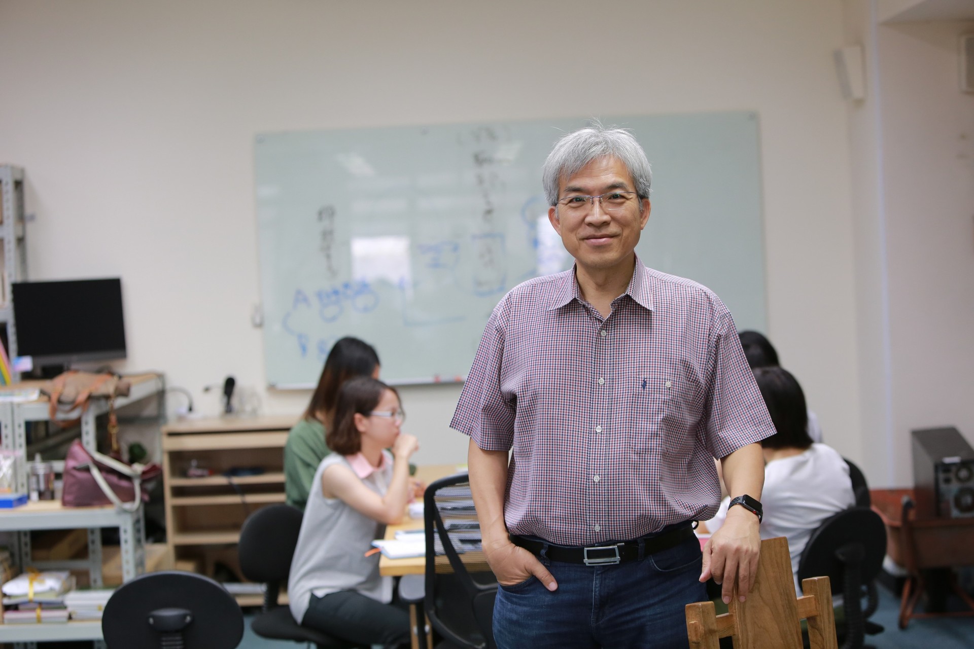 建築系教授曾梓峰，攝於「空間、文化與社會發展研究室」