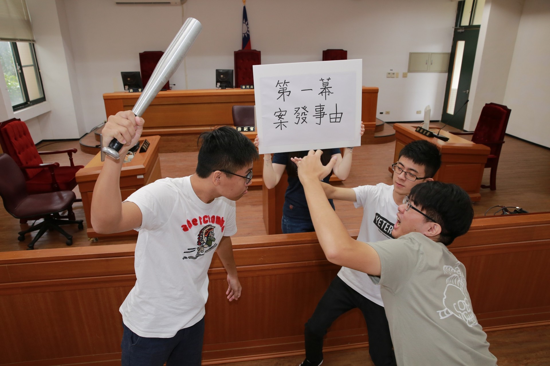 人肉佔車位有事嗎?深碗課程「模擬法庭演習」引領認識刑事審判與法律代價圖片