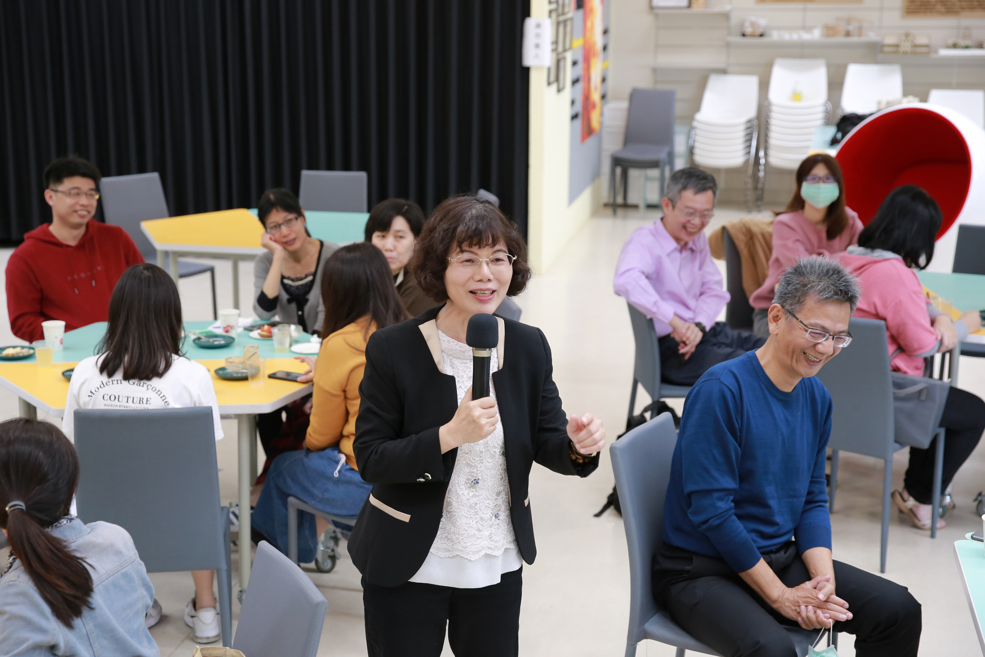 校長陳月端感謝職員對學校的兢業付出