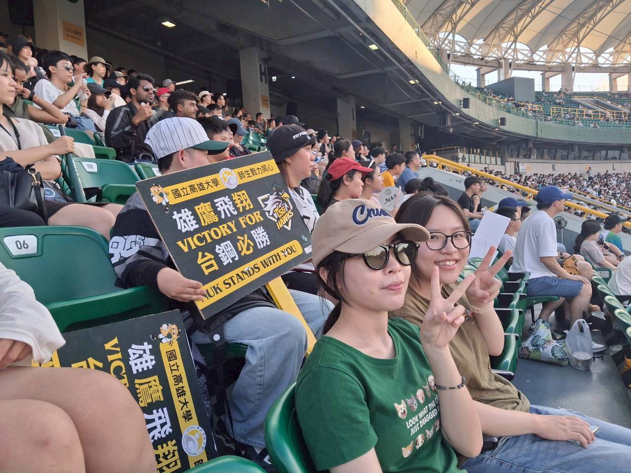 國立高雄大學安排國際生觀賞中華職棒賽事，體驗台灣職棒文化、認識運動產業002