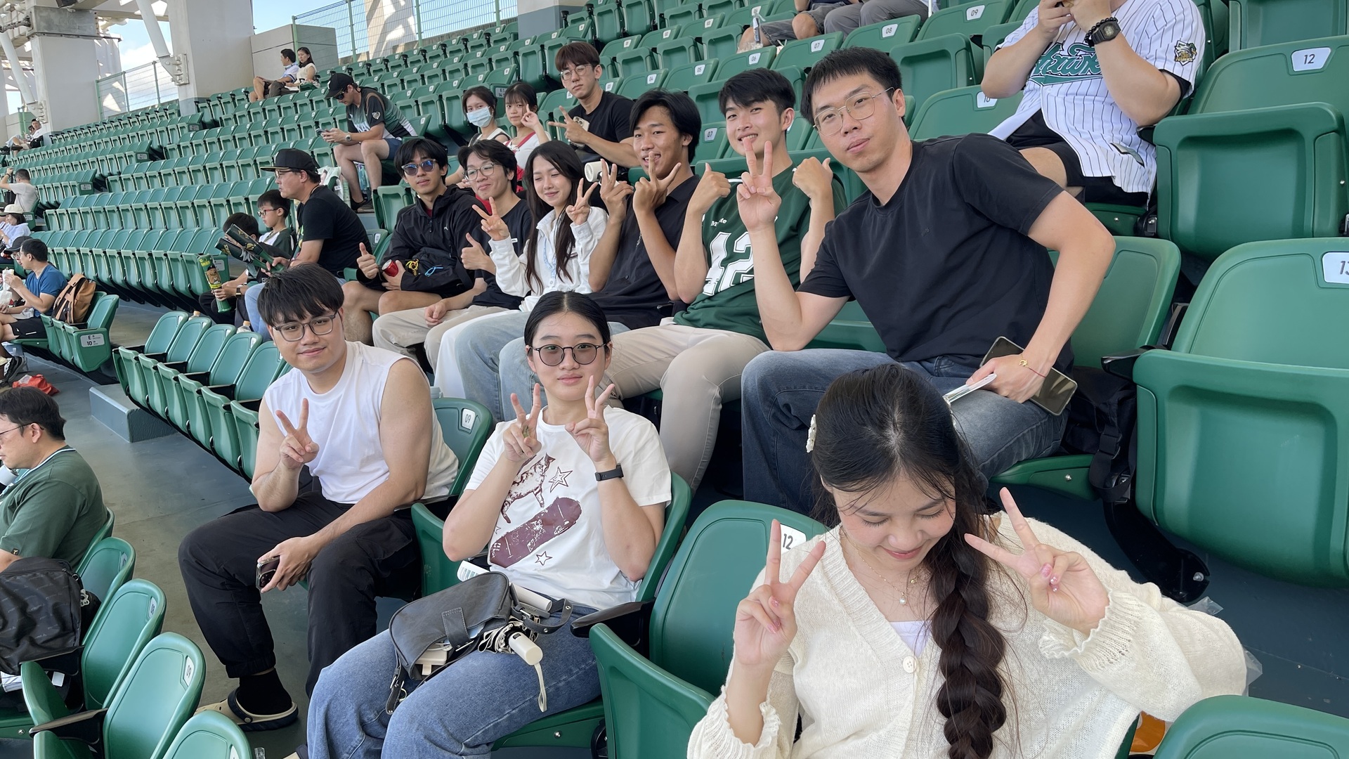國立高雄大學安排國際生觀賞中華職棒賽事，體驗台灣職棒文化、認識運動產業005